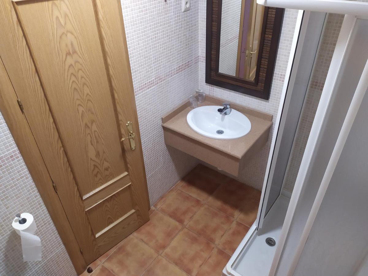 Hostal Restaurante Bustos Villarrubio Luaran gambar
