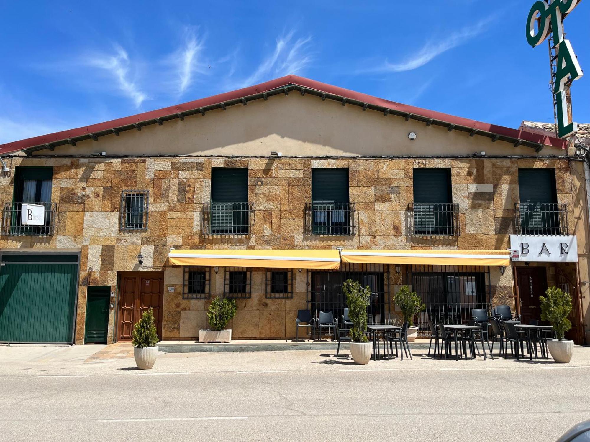 Hostal Restaurante Bustos Villarrubio Luaran gambar