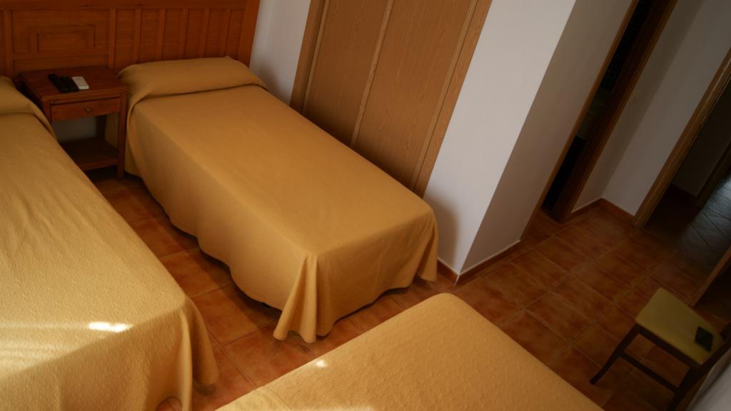 Hostal Restaurante Bustos Villarrubio Luaran gambar